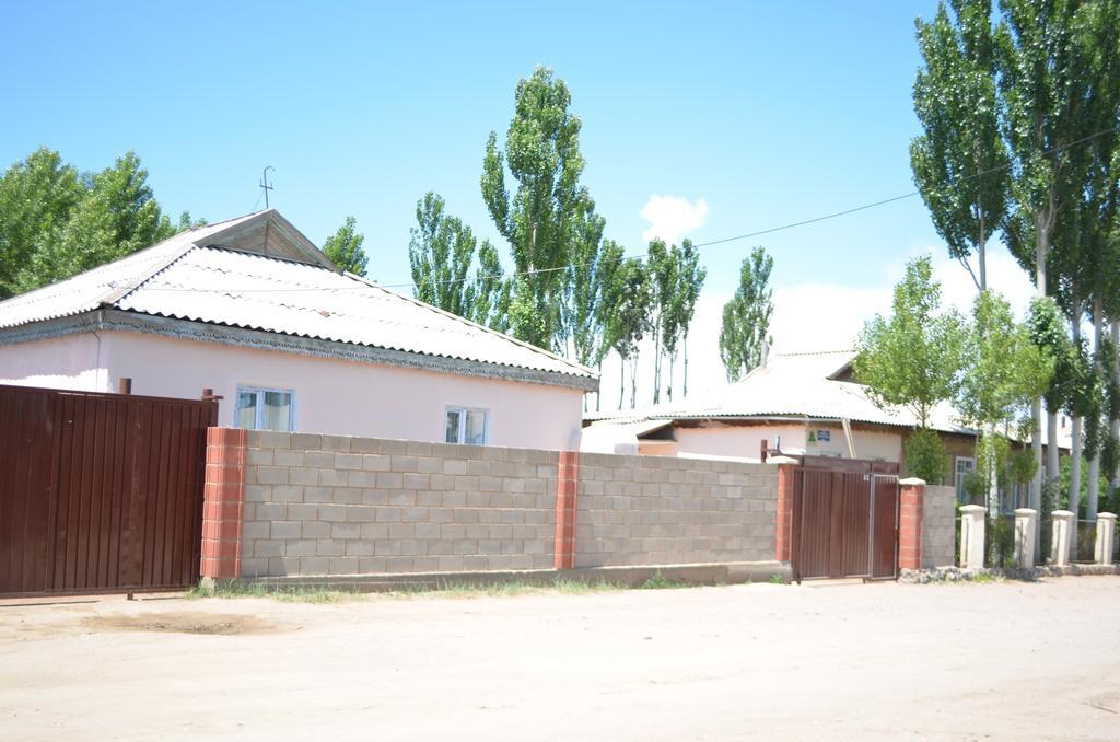 Guest House Mira Kochkor Exterior foto